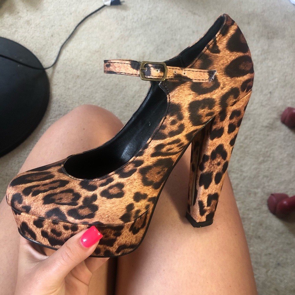 Leopard pumps